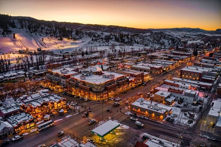 Steamboat Springs luxury car service mountain transfer.