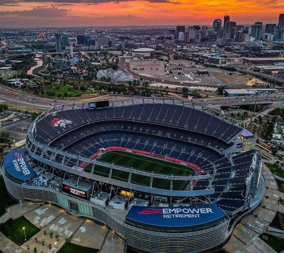 24/7 Lux Limo: Premier Luxury Transportation to Empower Field Stadium