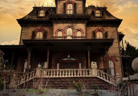 Spooky haunted house tour sprinter limousine service in Denver Colorado for group adventures.